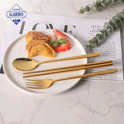Garbo Fatware Set talheres de cor dourada com design especial