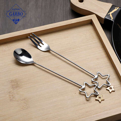 gumagamit ang mga bata ng cute na stainless steel flatware set para sa disenyo ng mga bata