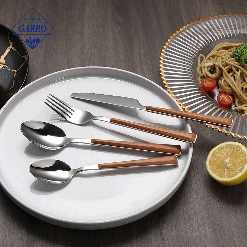 4 buah gagang kayu set sendok garpu stainless steel dengan gagang plastik grosir