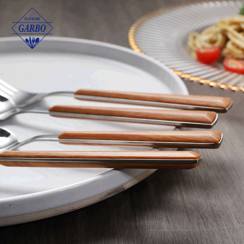 4 buah gagang kayu set sendok garpu stainless steel dengan gagang plastik grosir
