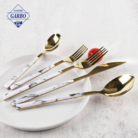 kumikinang na ginintuang kulay mirror polish flatware marble handle cutlery set