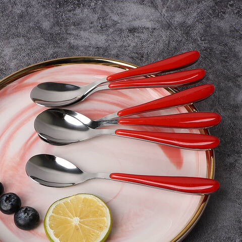 Poignée en plastique de couleur rubis bonne cuillère à dessert polonaise chaude sur le marché de l'amérique latine