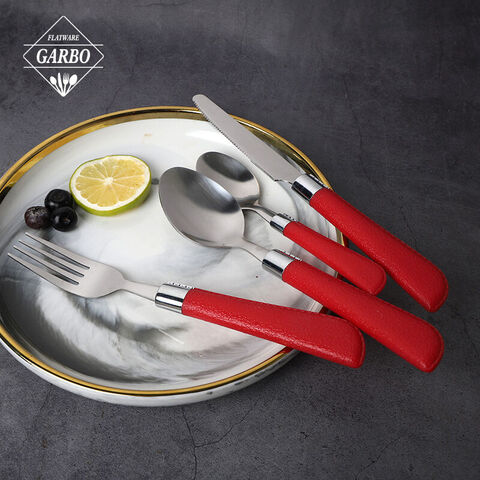 Set de tacamuri din inox cu maner din plastic rosu aprins pentru cina