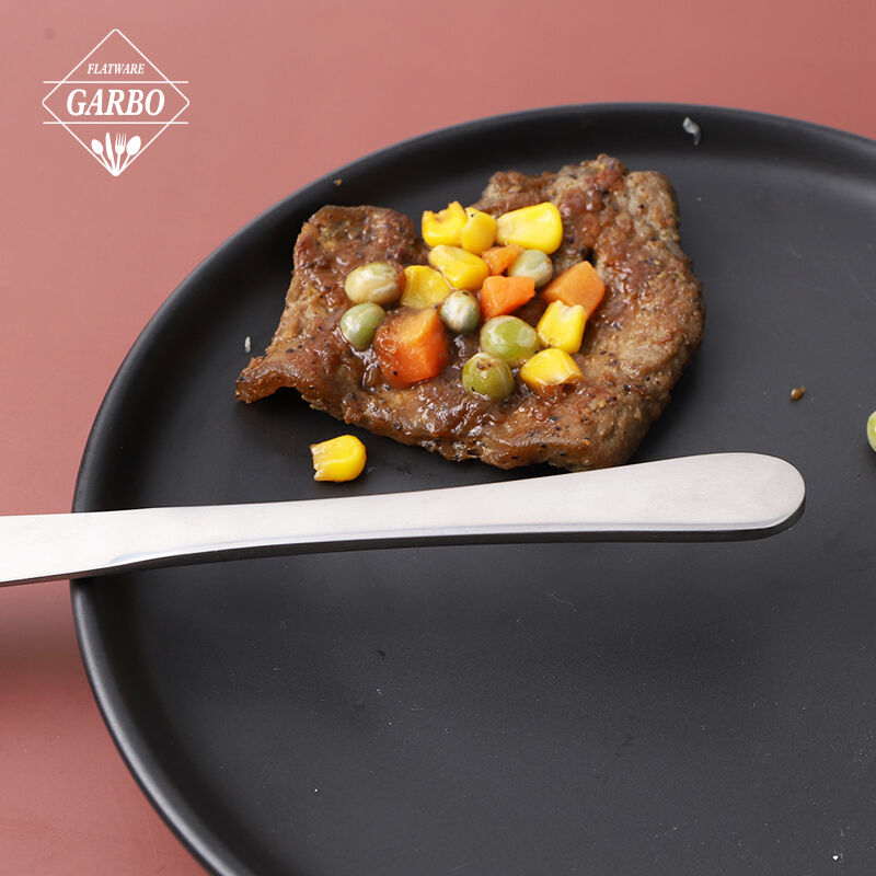 Couteau de dîner pointu en acier inoxydable argenté 201 de style minimaliste de vente chaude
