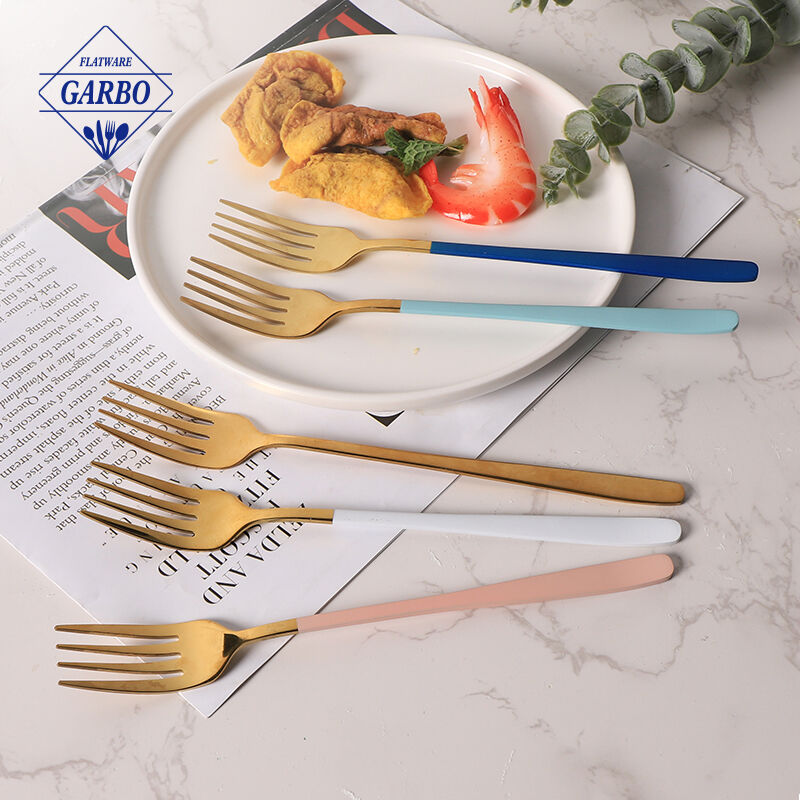 hot sale different color dinner fork with painted handle sliver fork in Cina 