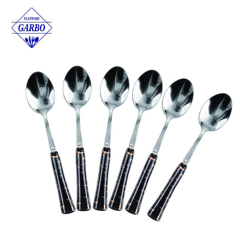 set sendok makan stainless steel desain marmer hitam yang populer