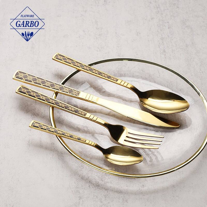 410 hindi kinakalawang na asero ginintuang kulay bulaklak na nakaukit deisgn flatware set