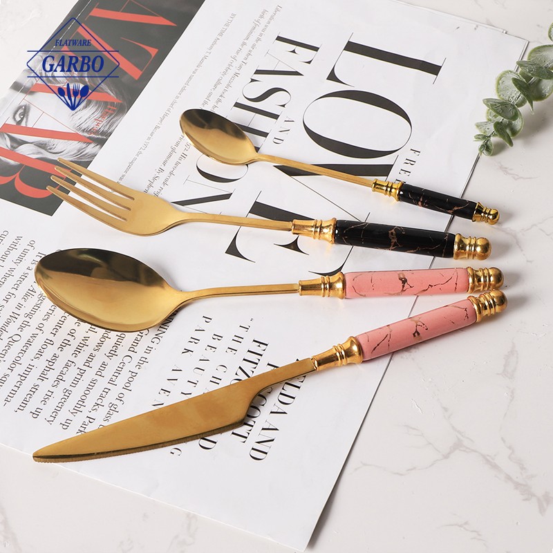 Mataas na kalidad na golden flatware na may ceramic handle na disenyo para sa hapunan