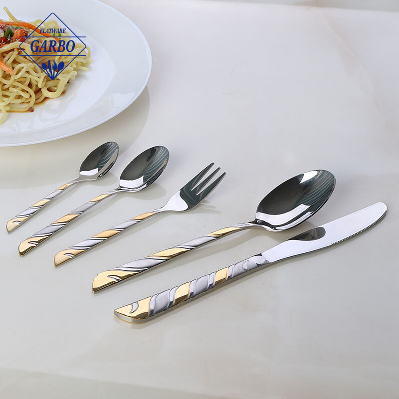 Set sendok garpu stainless steel pemoles cermin gaya Arab dengan pegangan e-plating emas