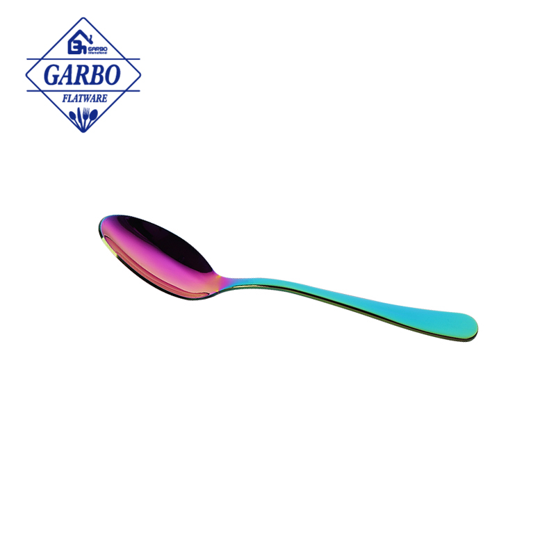 Cuchara de cena color arco iris plateada PVD de alta calidad directa de fábrica para alimentos