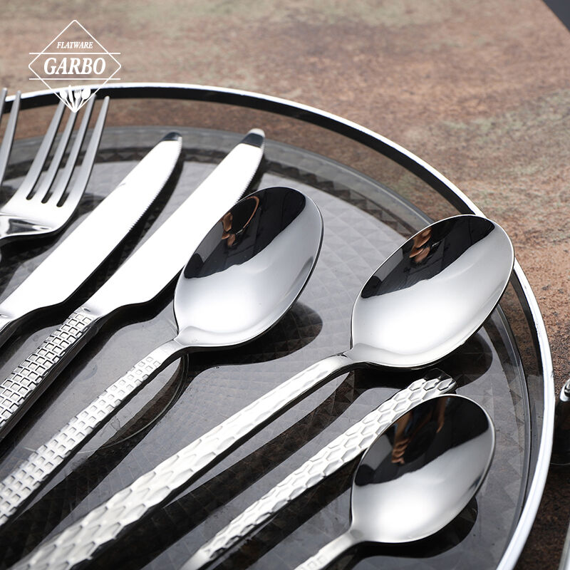餐具厂专门为欧美客户设计锤打不锈钢餐具。