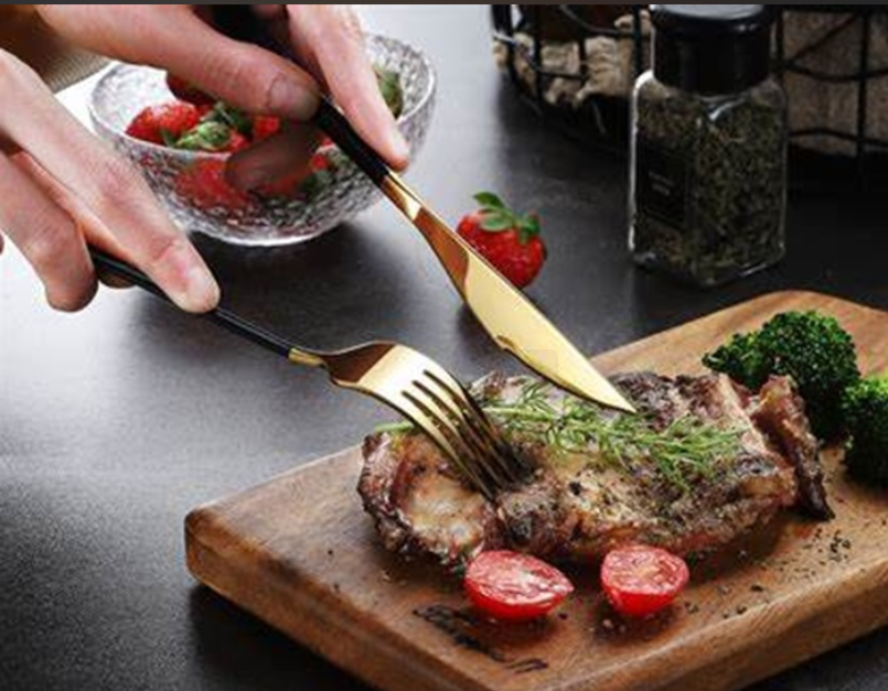 Why is stainless steel steak knife used at the table always serrate?cid=3