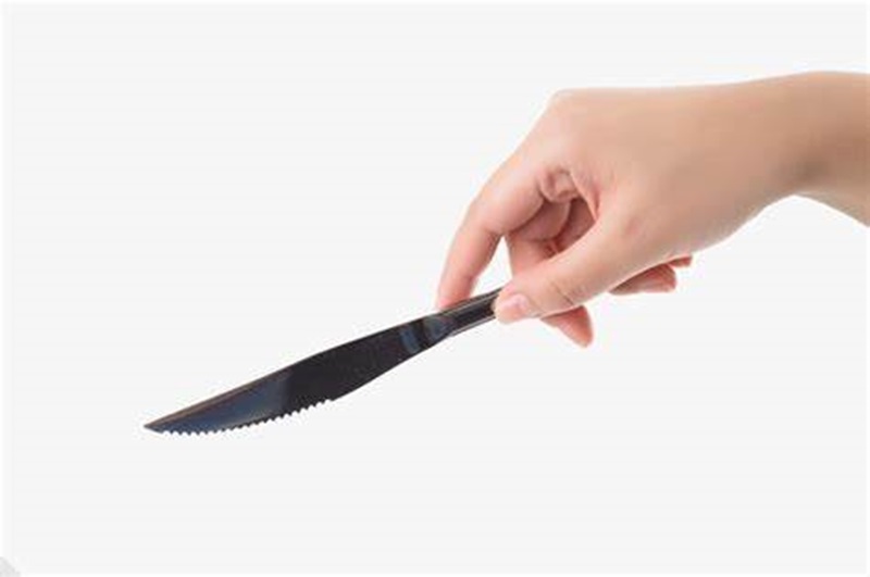 Why is stainless steel steak knife used at the table always serrate?cid=3