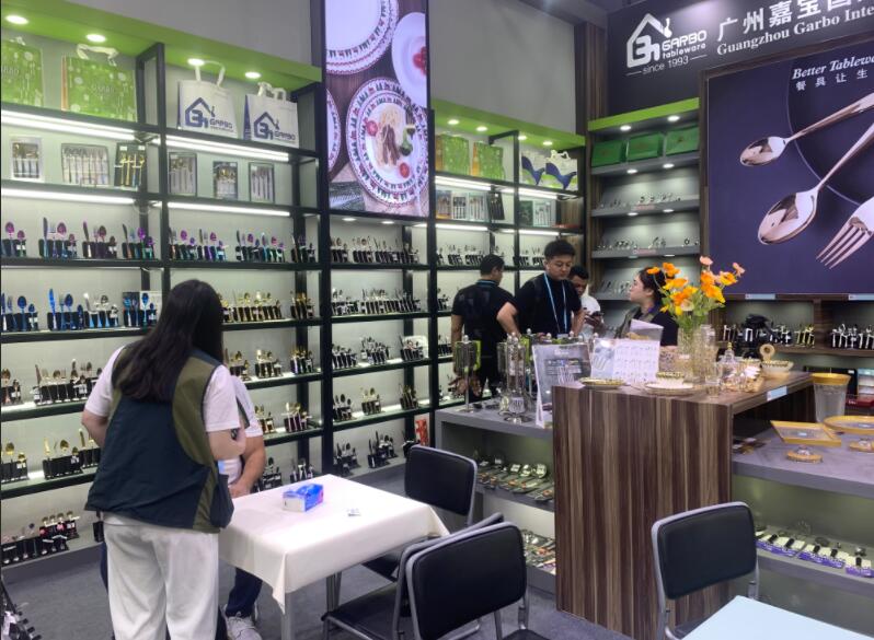 Vice Mayor of Guangzhou Visits Garbo Flatware at 134th Canton Fair Vice Mayor of Guangzhou Visits Garbo Flatware at 134th Canton Fair