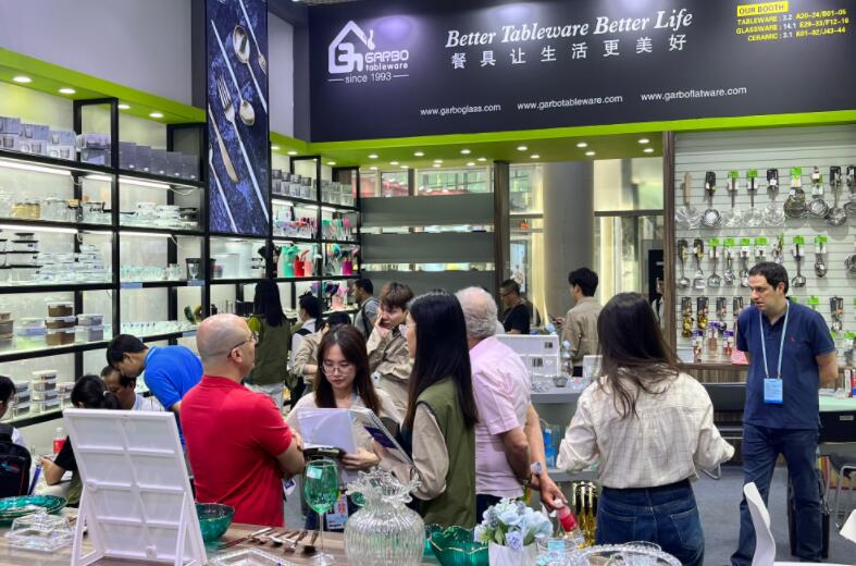 Vice Mayor of Guangzhou Visits Garbo Flatware at 134th Canton Fair Vice Mayor of Guangzhou Visits Garbo Flatware at 134th Canton Fair