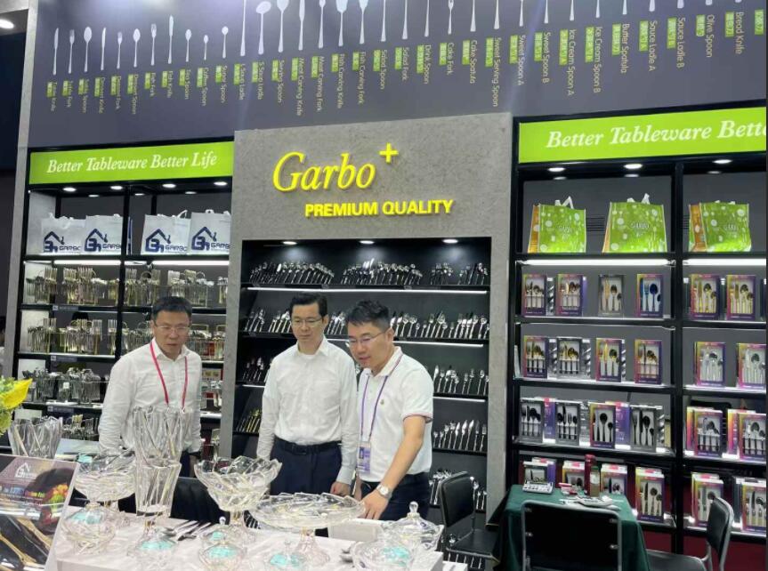 Vice Mayor of Guangzhou Hu Hao Visits Garbo Flatware at Canton Fair: Driving Innovation in the Stainless Steel Cutlery Industry