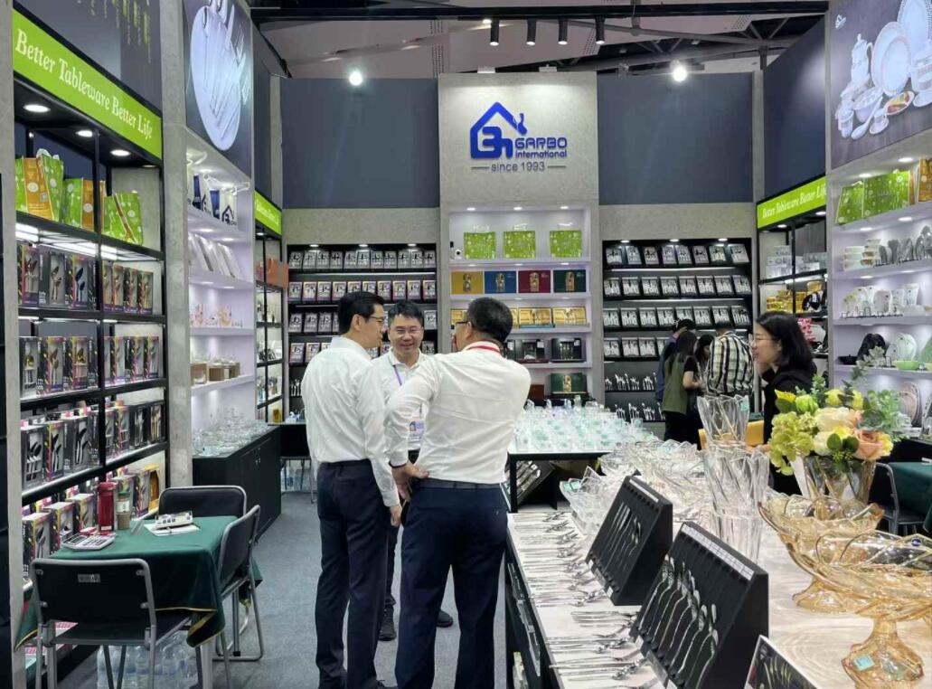 Vice Mayor of Guangzhou Hu Hao Visits Garbo Flatware at Canton Fair: Driving Innovation in the Stainless Steel Cutlery Industry