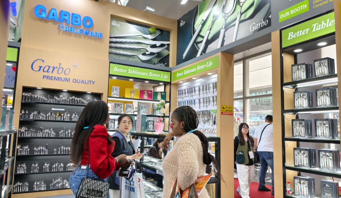 Vice Mayor of Guangzhou Hu Hao Visits Garbo Flatware at Canton Fair: Driving Innovation in the Stainless Steel Cutlery Industry