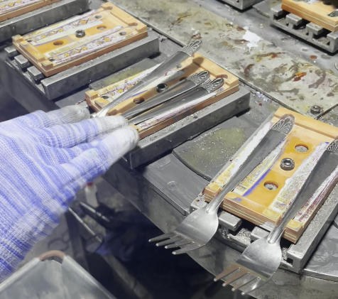 Pad Printing for Stainless Steel Cutlery Inside a Jieyang Factory