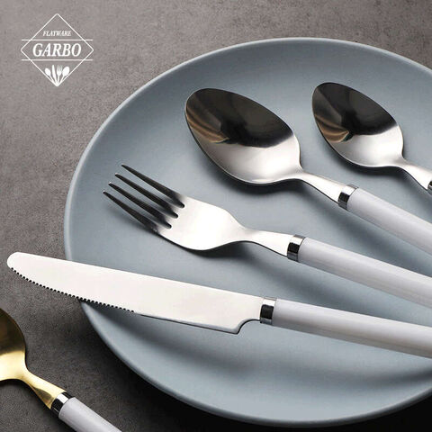 Set di coltelli da bistecca in acciaio inossidabile argento e oro con manico bianco