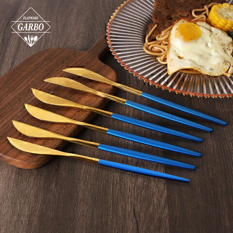 Hoja de color dorado PVD premium de venta caliente con cuchillo de mesa con mango azul