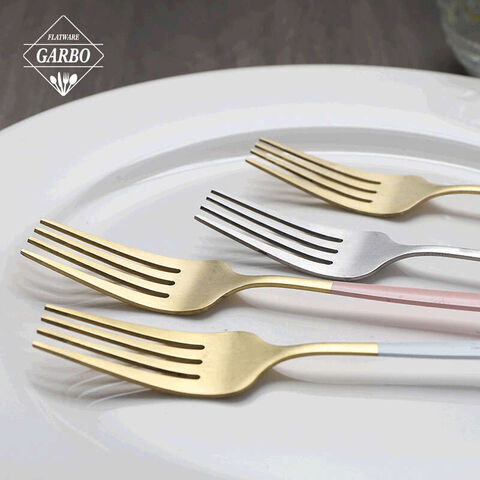 چنگال غذاخوری از جنس استیل ضد زنگ رنگ طلایی با دسته رنگ اسپری