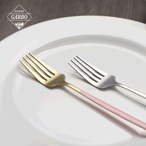 Fourchette à dîner en acier inoxydable de haute qualité de couleur dorée avec poignée de couleur de pulvérisation