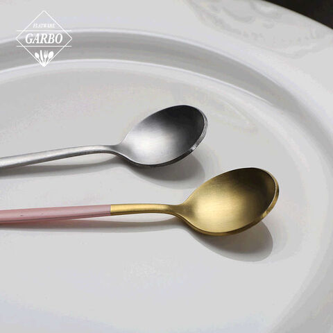 Cuillère à dîner en acier inoxydable de style portugais populaire utilisée dans les restaurants