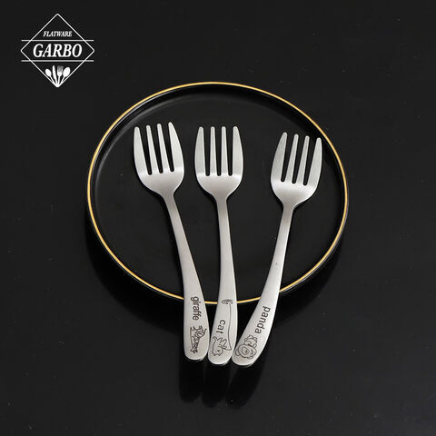 Matt polish curved design handle stainless steel fork na may embossed cute na disenyo