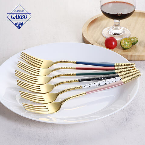 Garfo de jantar de luxo dourado com design de alça diferente atacadista