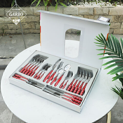 Pemasok cina grosir 24pcs sendok garpu set dengan set hadiah pegangan plastik warna merah