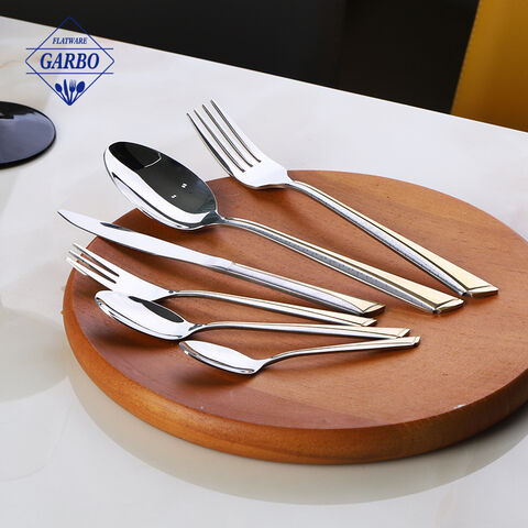 Set Peralatan Makan Stainless Steel dengan Gagang Pelapisan Laser dan Emas