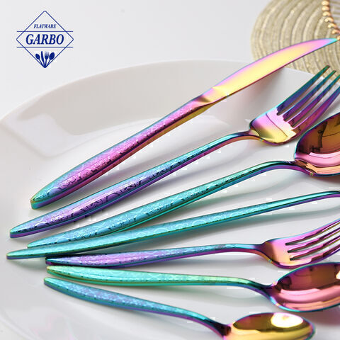 7 قطعة طلاء PVD بألوان قوس قزح مع مجموعة أدوات مائدة من الفولاذ المقاوم للصدأ بمقبض نمط الليزر.