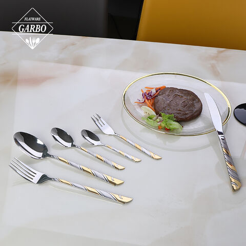 مجموعة أدوات المائدة الفضية المصنوعة من الفولاذ المقاوم للصدأ والمرآة الأفضل مبيعًا من أمازون بمقبض مطلي بالذهب