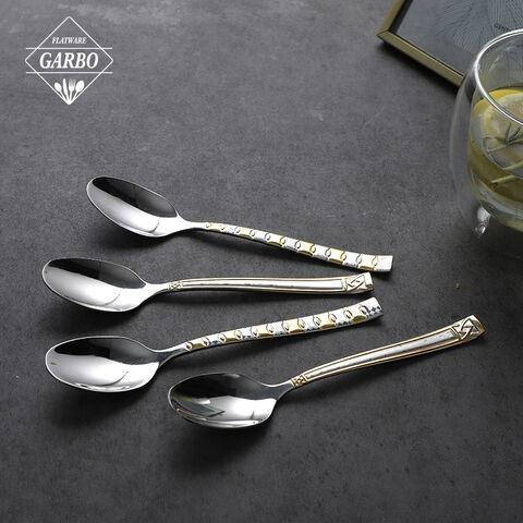 Cucchiaio da tavola in acciaio inossidabile con elegante manico dorato, perfetto per le occasioni speciali