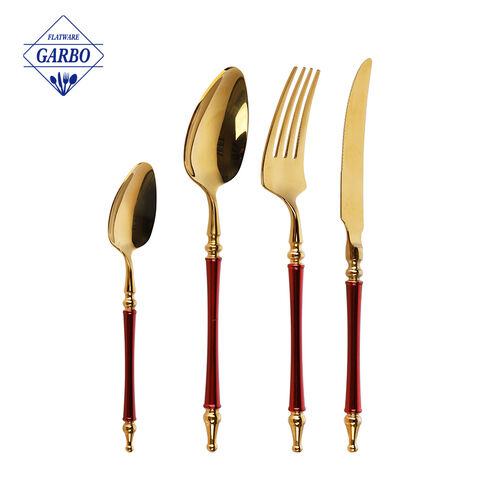 探索我们的不锈钢金色晚餐勺，带有醒目的红色漆手柄