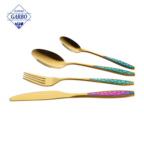 Gradually change color embossed design golden flatware set