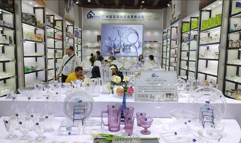 Chinese companies venturing into the international market through the Canton Fair