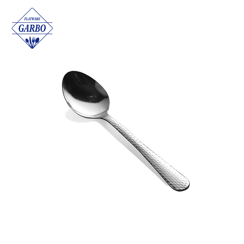 Factory Wholesale Matte Gold Plating Handle Dinner Spoon na may Bultuhang Presyo