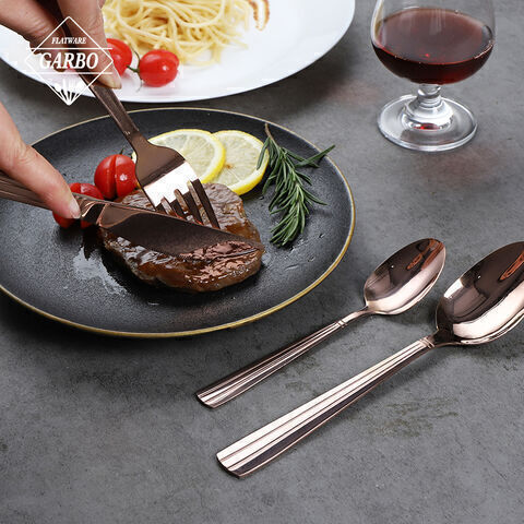 New design hot sale in Amazon rose godlen cutlery sets 