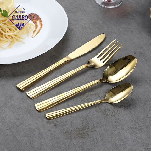 Set di posate color oro in acciaio inossidabile di fabbrica per l'utilizzo in ristoranti domestici