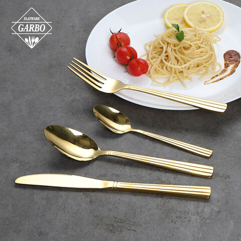 Set di posate color oro in acciaio inossidabile di fabbrica per l'utilizzo in ristoranti domestici