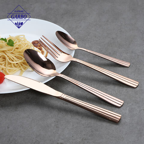 Set di posate cucchiaio e forchetta in acciaio inossidabile dorato prodotto dalla fabbrica