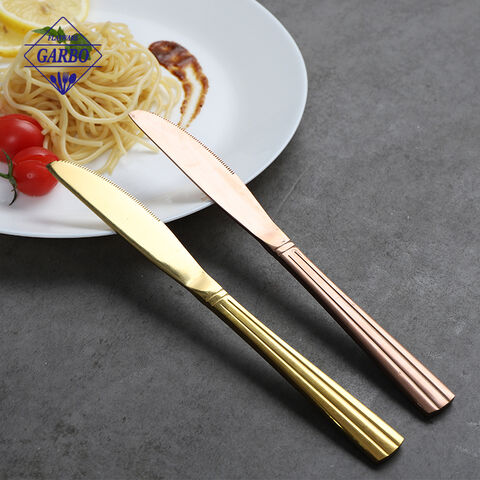 Set sendok dan garpu emas stainless steel diproduksi oleh pabrik