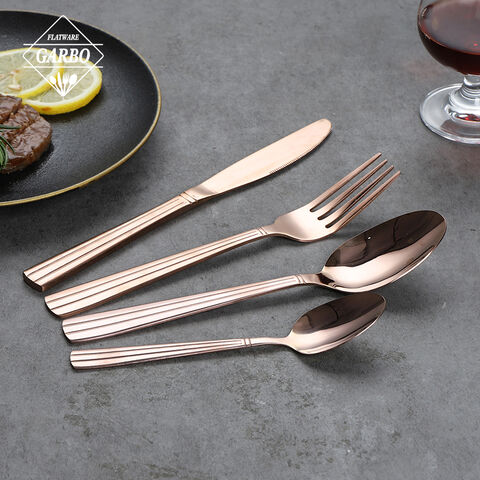 مجموعة أدوات المائدة الذهبية الوردية المصنوعة من مادة PVD من المصنع مع مقبض بتصميم خطي