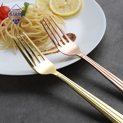 Заводской набор столовых приборов розового золота с PVD-покрытием и ручкой с дизайном линии