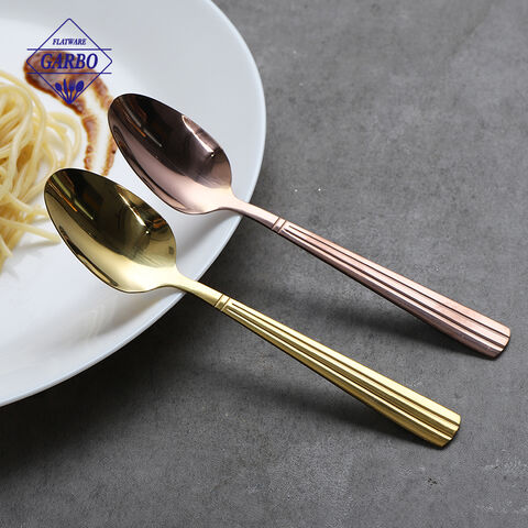مجموعة أدوات المائدة الذهبية الوردية المصنوعة من مادة PVD من المصنع مع مقبض بتصميم خطي