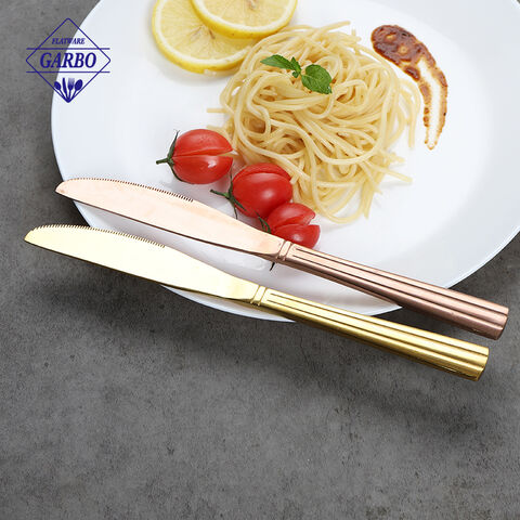 Hersteller Hot Selling Golden Silverware 24-teiliges Besteckset mit Stahlregal