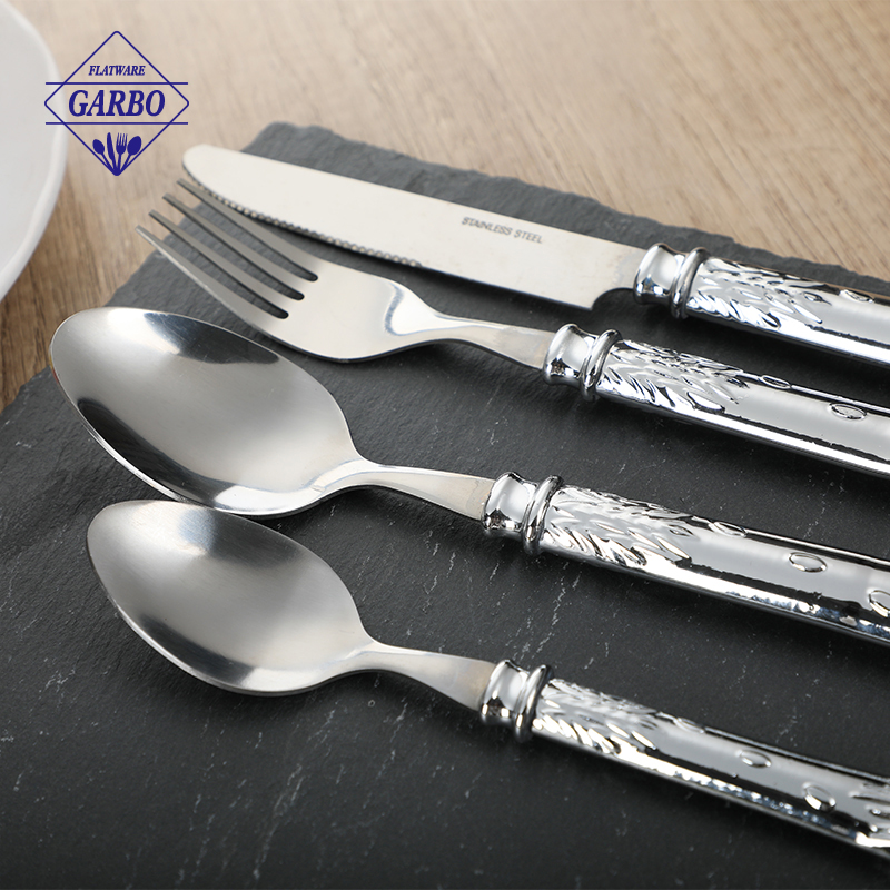 Stainless Cutlery Set With Silver Color Handles Comfortable to Hold