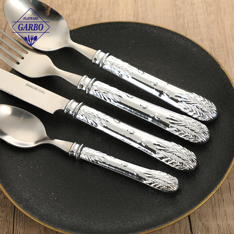 Stainless Cutlery Set With Silver Color Handles Comfortable to Hold